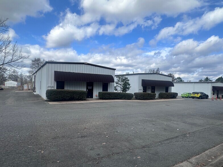 Primary Photo Of 1506 Prickett Rd, Bryant Unknown For Lease