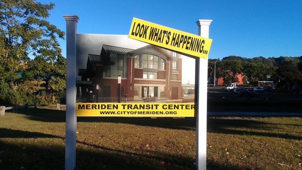More Photos Of 9-11 Colony St, Meriden Storefront Retail Residential For Lease