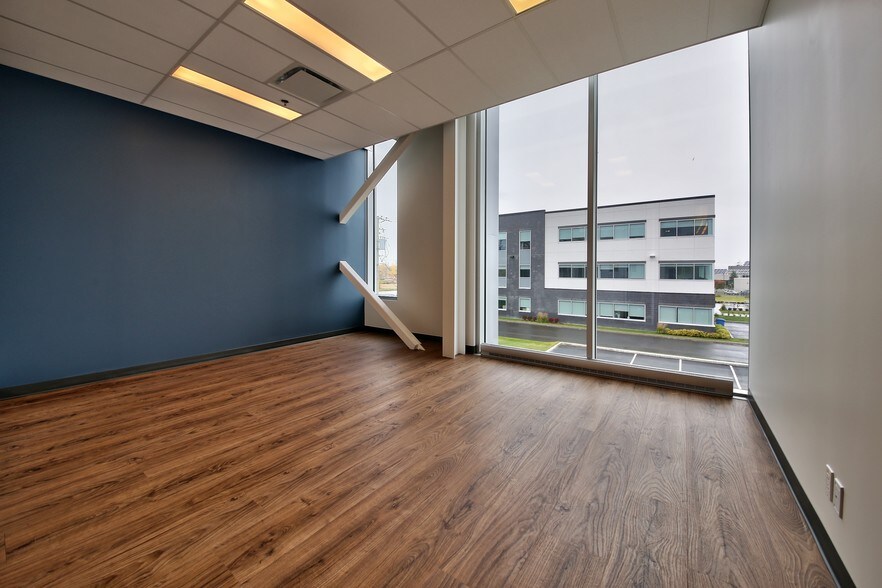 More Photos Of 1645 Boul Lionel-Boulet, Varennes Office For Lease