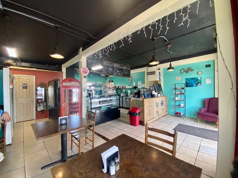 More Photos Of 6199 39th St, Groves Office For Sale