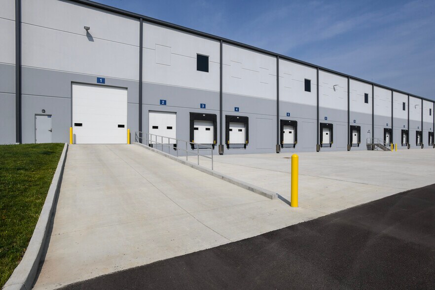 More Photos Of 1710 Lakeland Park Dr, Burlington Warehouse For Lease