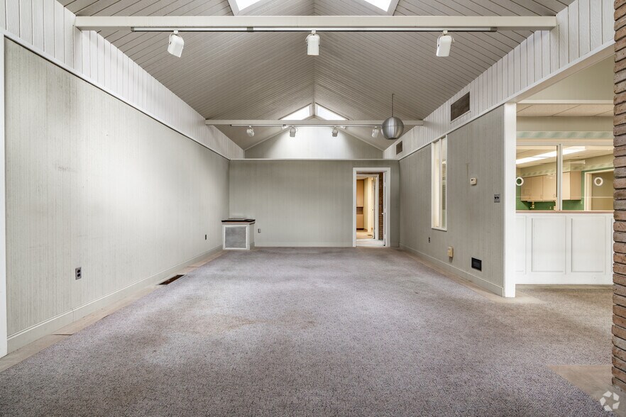 More Photos Of 1312 Bishop St, Union City Medical For Sale