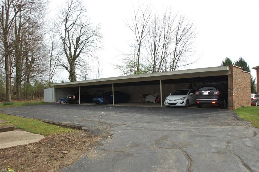 More Photos Of 35 Carter Cir, Youngstown Apartments For Sale