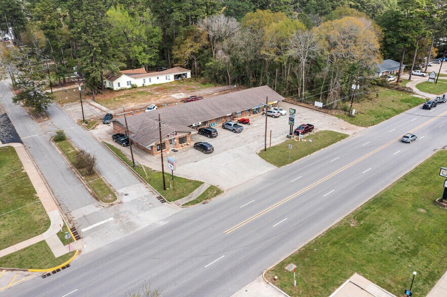 More Photos Of 1002 W Bluff St, Woodville Storefront For Sale