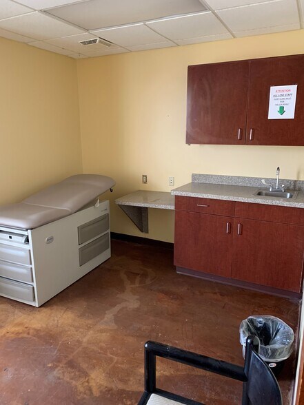 More Photos Of 1134 W North Ave, Milwaukee Medical For Sale