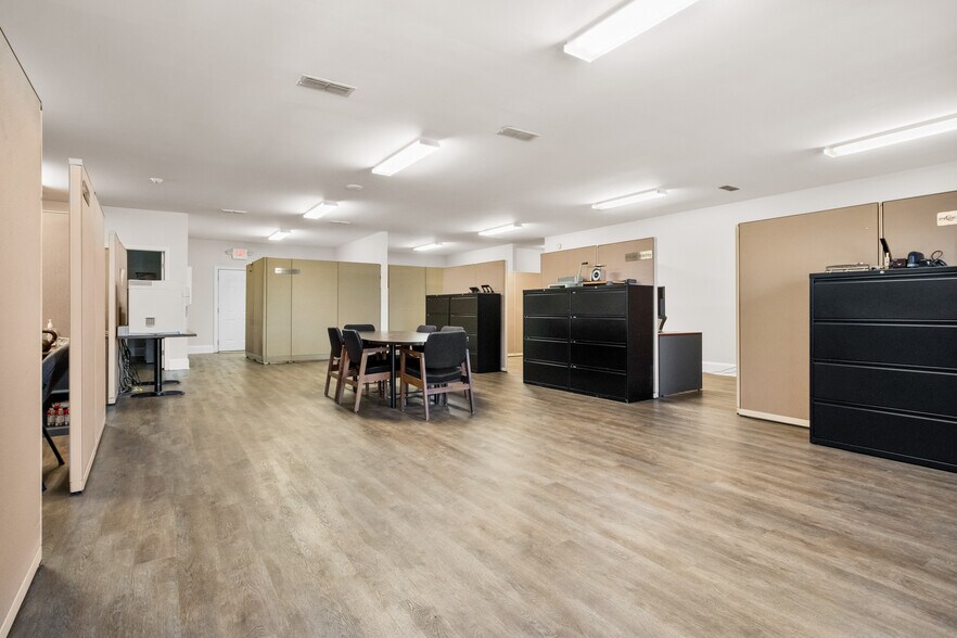More Photos Of 110 Evans Mill Dr, Dallas Business Park For Sale