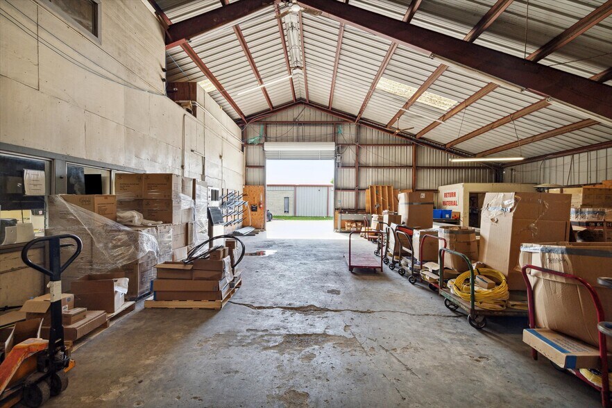 More Photos Of 615 Texas Ave, Webster Warehouse For Sale