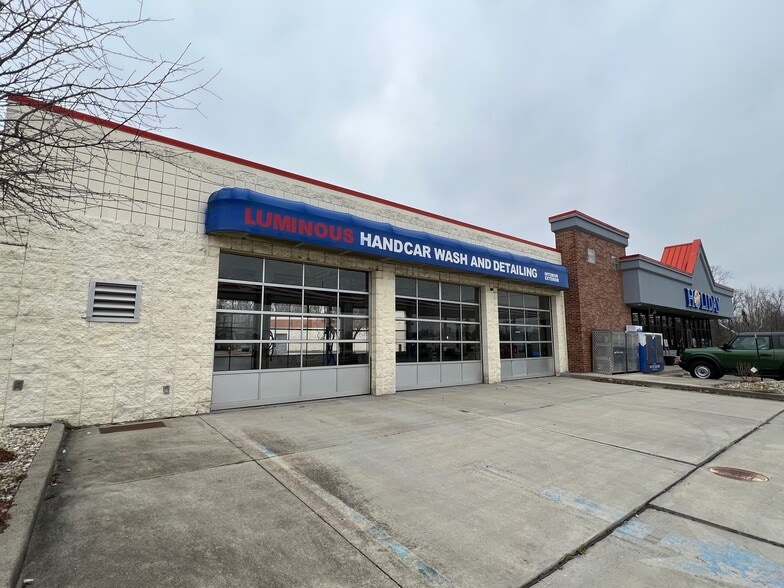 More Photos Of 560 N State Road 135, Greenwood Service Station For Lease