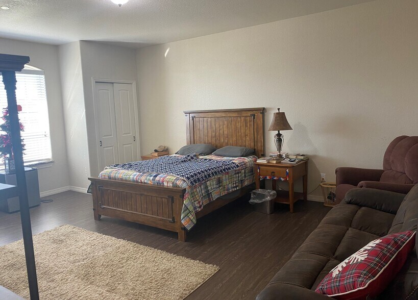 More Photos Of 1111 Lone Star, Fort Worth Assisted Living For Sale