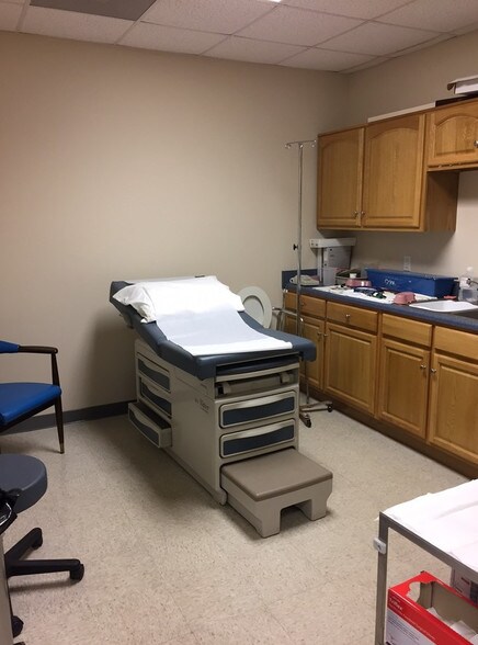 More Photos Of 1001 N Main St, Troy Medical For Sale