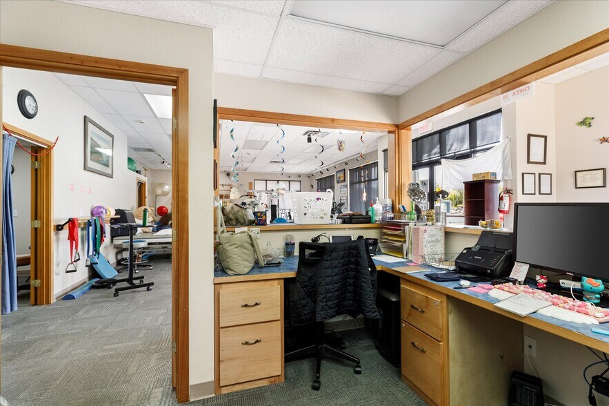 More Photos Of 101 S Main St, Coupeville Office For Sale