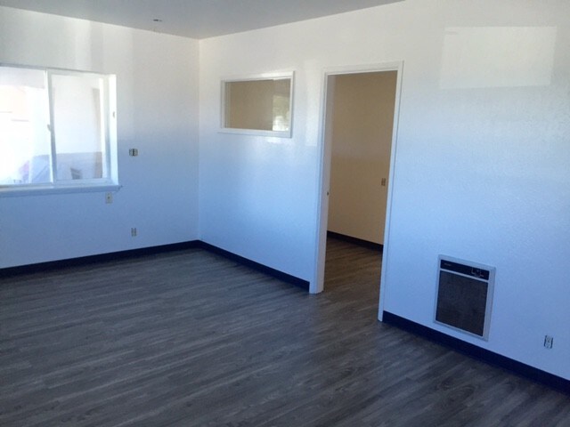 More Photos Of 704 S Railroad Ave, San Mateo Warehouse For Lease