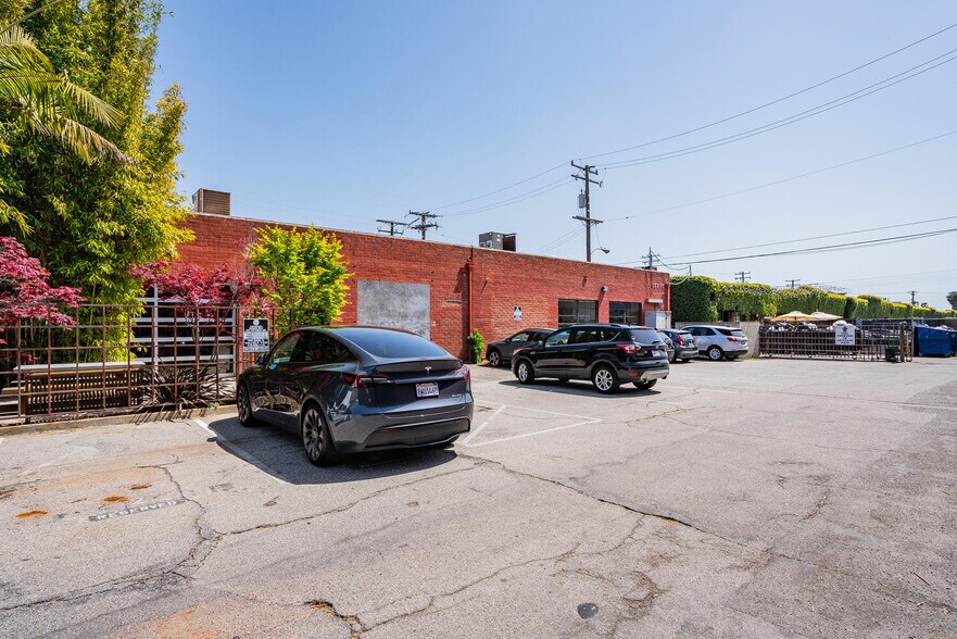 More Photos Of 2210 Broadway, Santa Monica Loft Creative Space For Lease