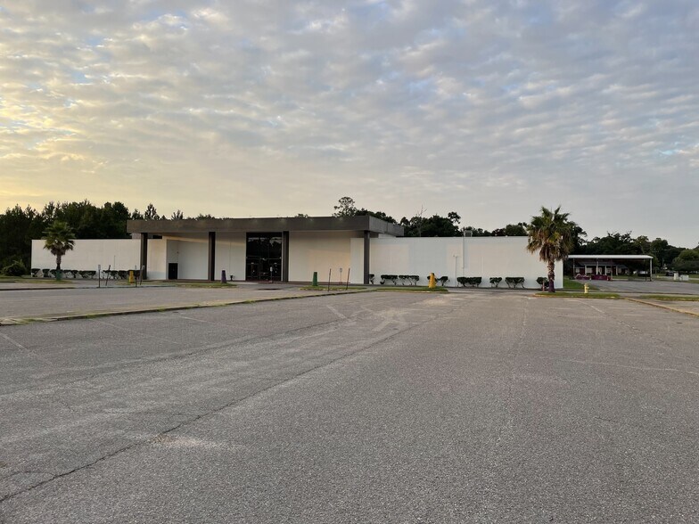 Primary Photo Of 2001 E Pass Rd, Gulfport Freestanding For Sale