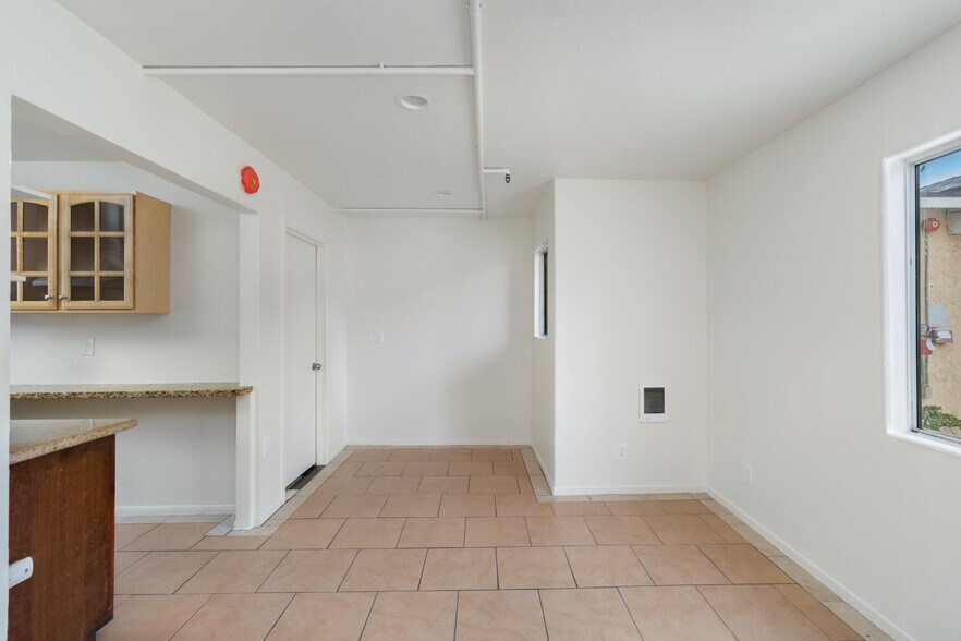 More Photos Of 14646 Kittridge St, Van Nuys Apartments For Sale