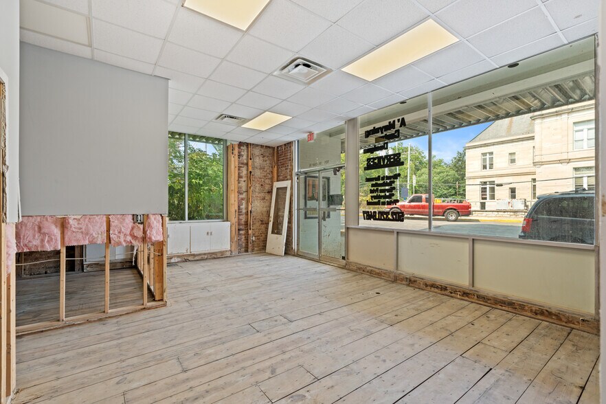 More Photos Of 101 St Clair St, Frankfort Loft Creative Space For Sale