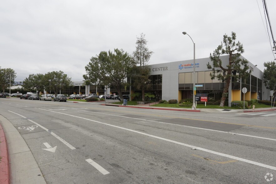 More Photos Of 1703-1741 Stewart St, Santa Monica Loft Creative Space For Lease