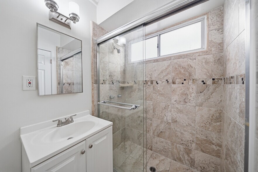 More Photos Of 1475 Venice Blvd, Los Angeles Apartments For Sale
