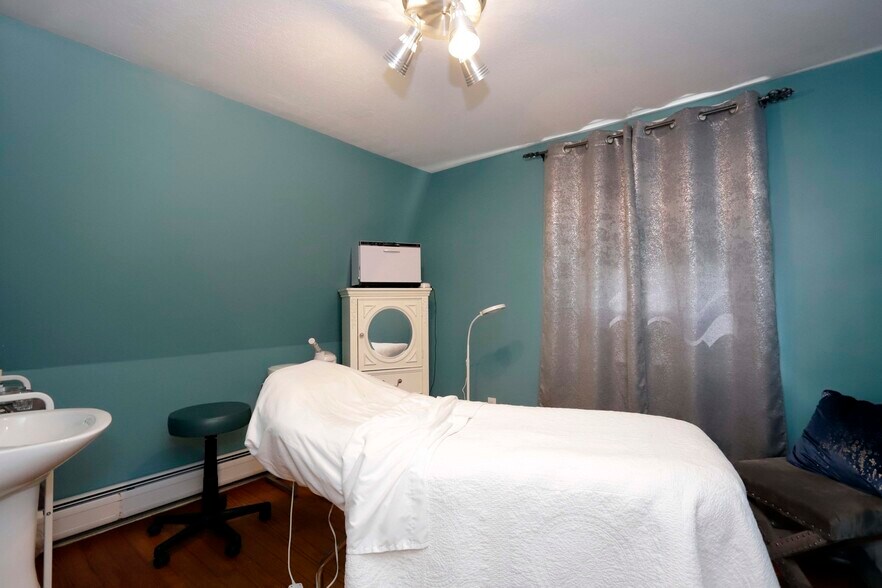 More Photos Of 66 Rockdale Ave, New Bedford Office For Sale