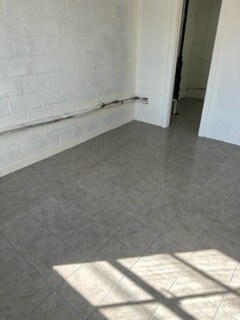 More Photos Of 914-920 Holland Ave, Cayce Manufacturing For Lease