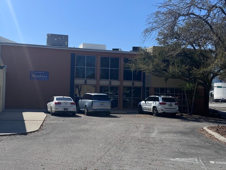 More Photos Of 904 S 20th St, Tampa Warehouse For Lease