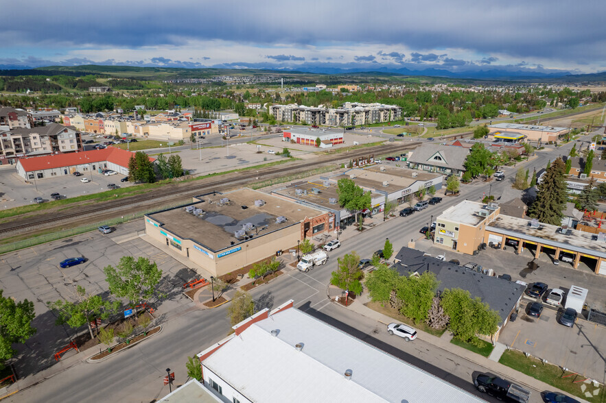 More Photos Of 305 1st St W, Cochrane Freestanding For Lease