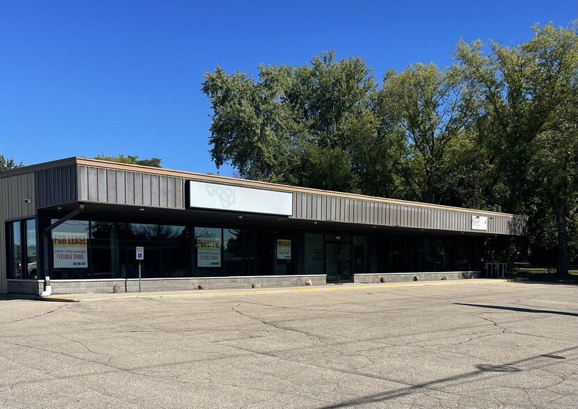 Primary Photo Of 2040 E Main St, Little Chute Storefront For Sale