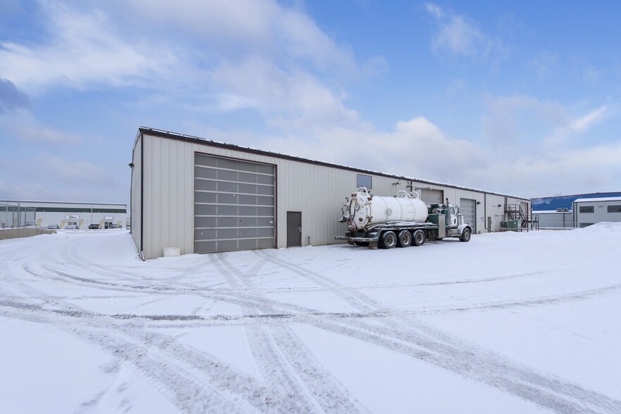 More Photos Of 145 MacMillan Rd, Fort McMurray Flex For Lease
