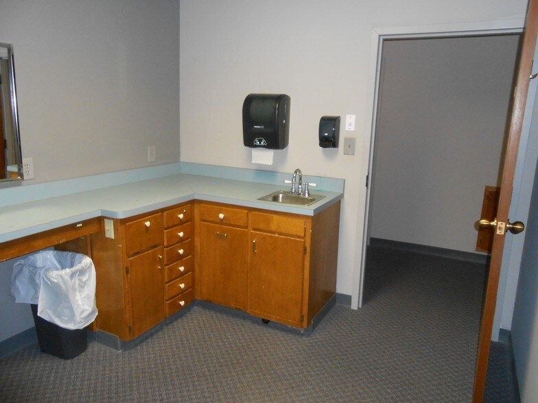 More Photos Of 211 E Watauga Ave, Johnson City Office For Lease