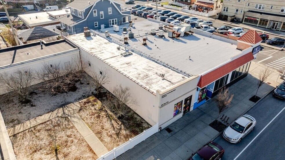 More Photos Of 272 W Park Ave, Long Beach Medical For Sale