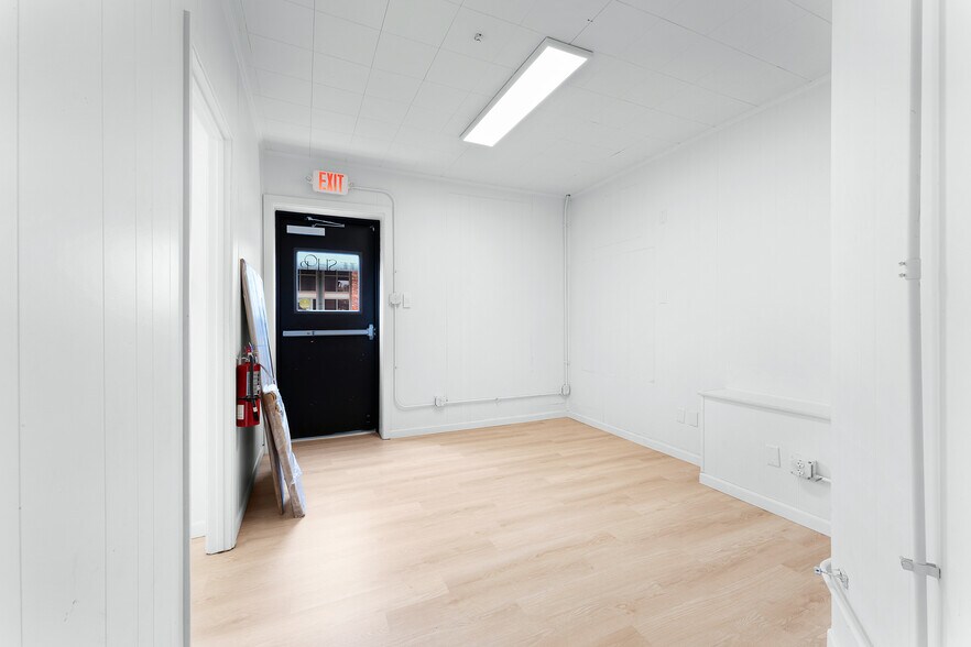 More Photos Of 110-112 S Bois D'arc St, Forney Storefront Retail Office For Sale