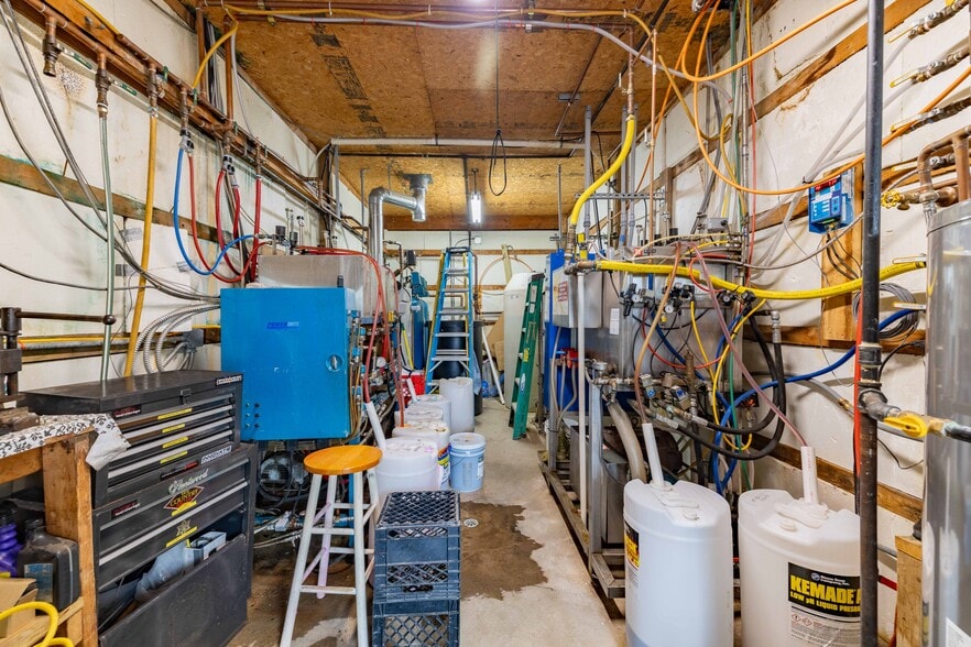 More Photos Of 3181 Lewis Ave, Ida Carwash For Sale