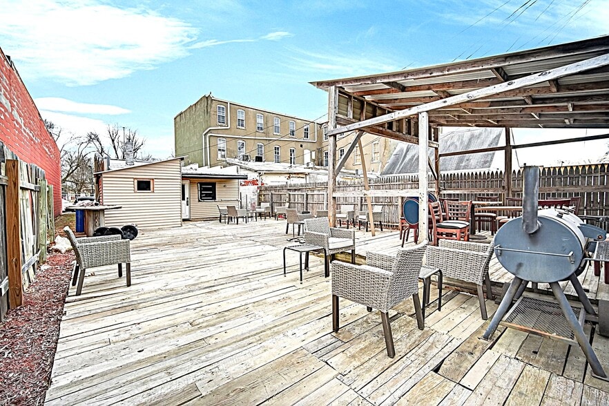 More Photos Of 124 S Fillmore St, Osceola Flex For Sale