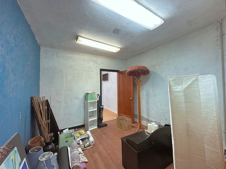 More Photos Of 111 2nd S Ave, Okanogan Storefront Retail Office For Sale