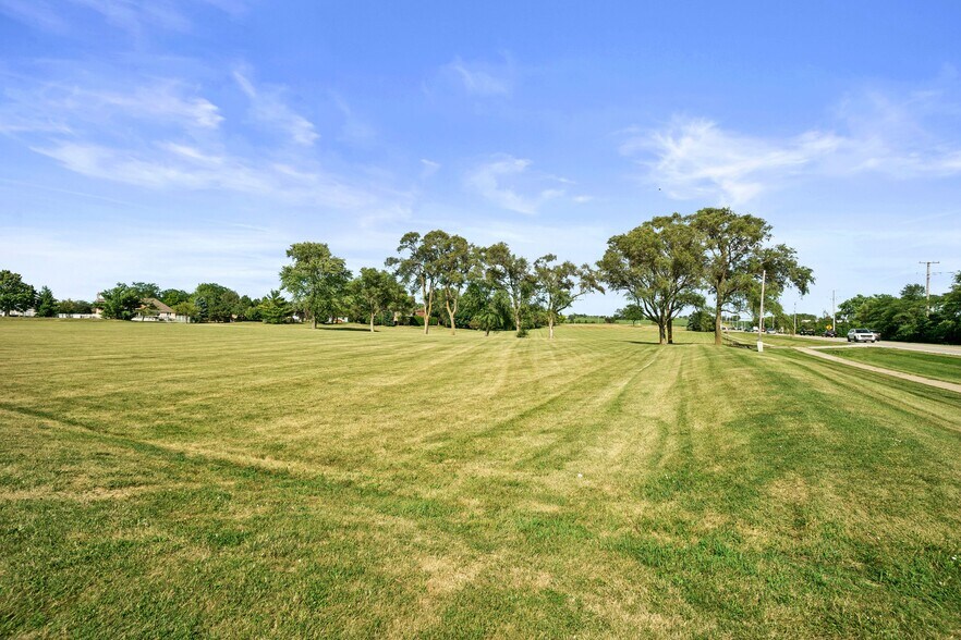 More Photos Of 10850 W Laraway Rd, Frankfort General Retail For Lease