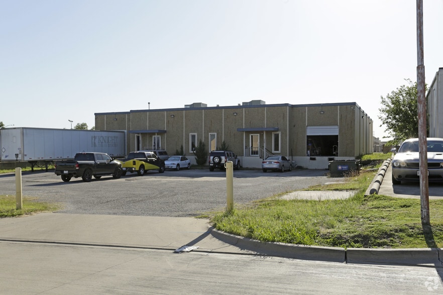 Primary Photo Of 320-322 International Pky, Arlington Warehouse For Lease