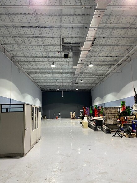 More Photos Of 5300 N Powerline Rd, Fort Lauderdale Warehouse For Lease