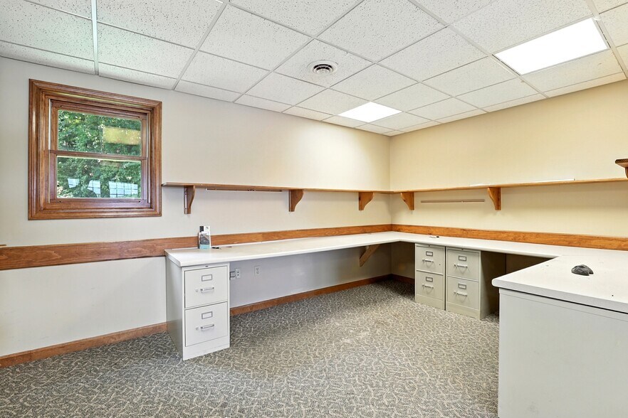 More Photos Of 40 S River Rd, Bedford Medical For Sale