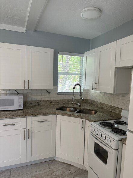 More Photos Of 614 Oak Ave, Clearwater Apartments For Sale