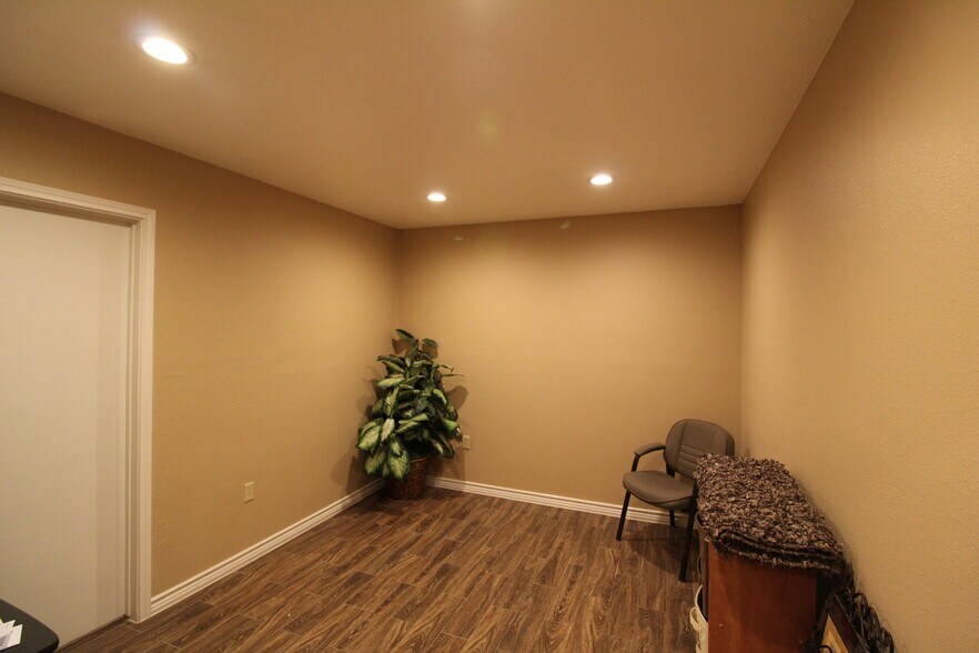 More Photos Of 1221 W University Blvd, Odessa Medical For Sale