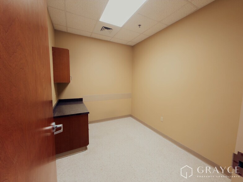 More Photos Of 4301 N Mesa St, El Paso Medical For Lease