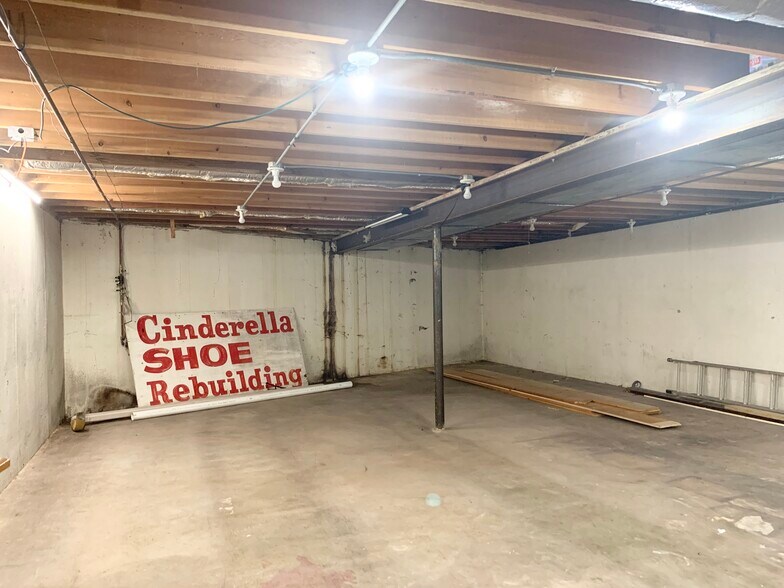 More Photos Of 929 N 5th Ave, Kankakee Storefront Retail Office For Sale