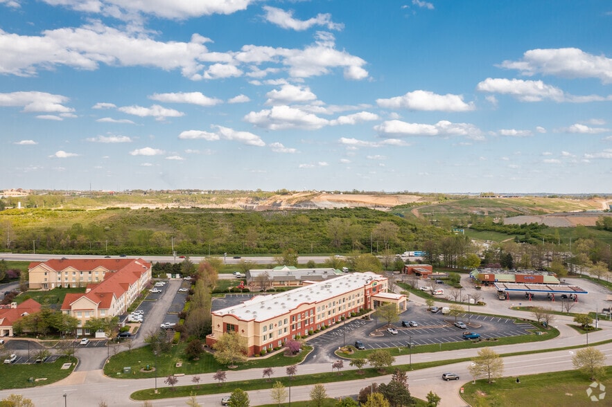 More Photos Of 13615 Riverport Dr, Maryland Heights Hotel For Sale