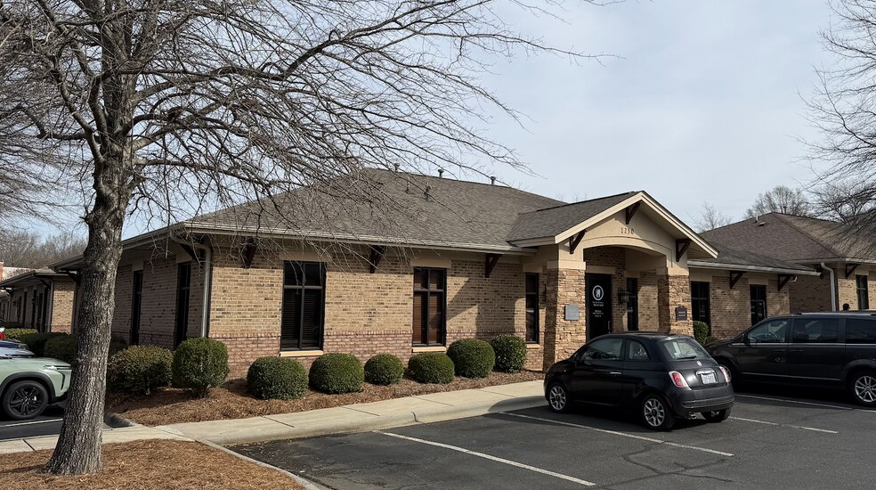 Primary Photo Of 1230 Mann Dr, Matthews Medical For Sale