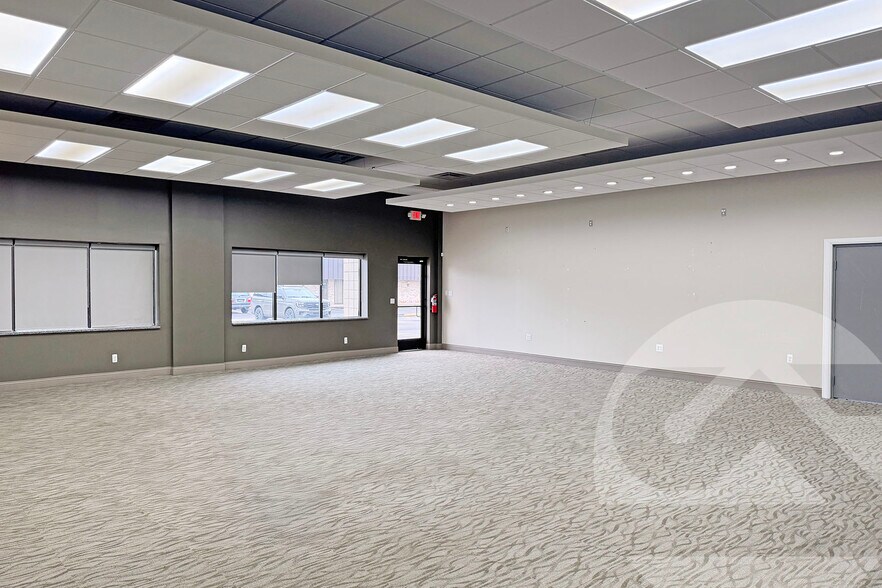 More Photos Of 32535-32553 Schoolcraft Rd, Livonia Warehouse For Lease