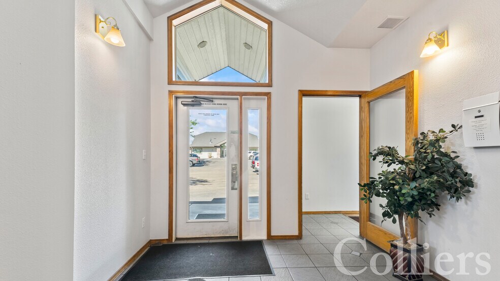 More Photos Of 2300 S Orchard St, Boise Office For Sale