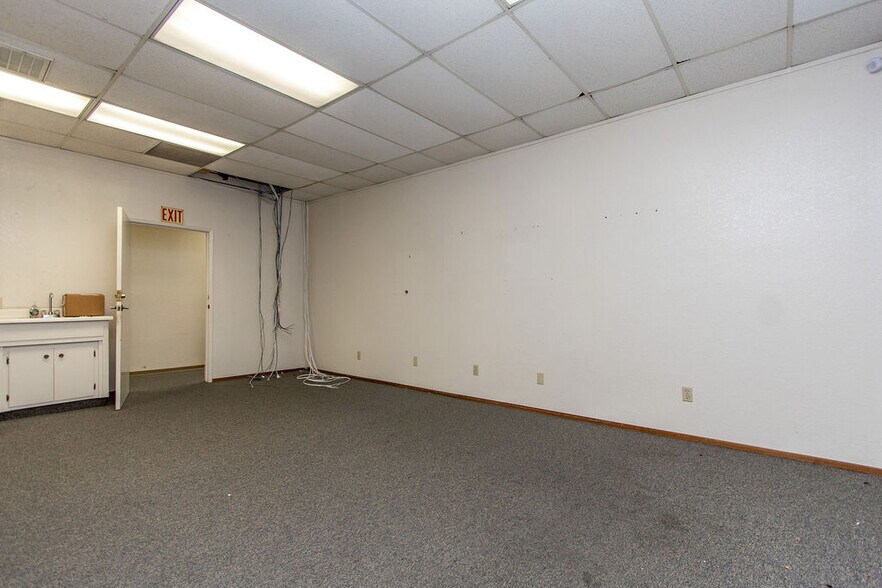 More Photos Of 138 Regis St, Turlock Office For Lease