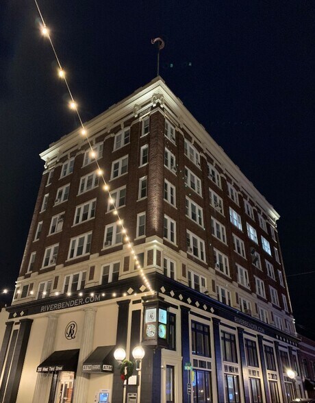 Primary Photo Of 200 W 3rd St, Alton Office For Lease