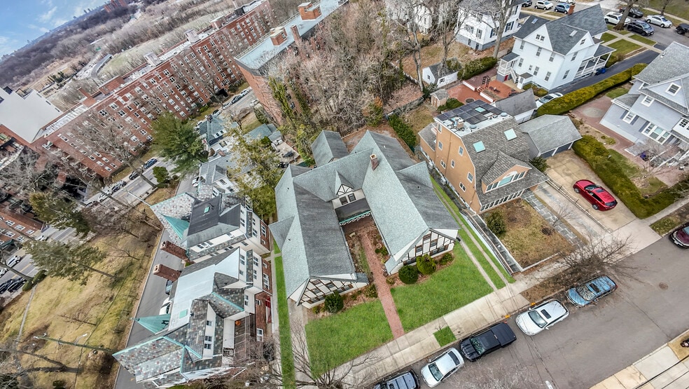 More Photos Of 4320 Hamilton Pl, Flushing Apartments For Sale