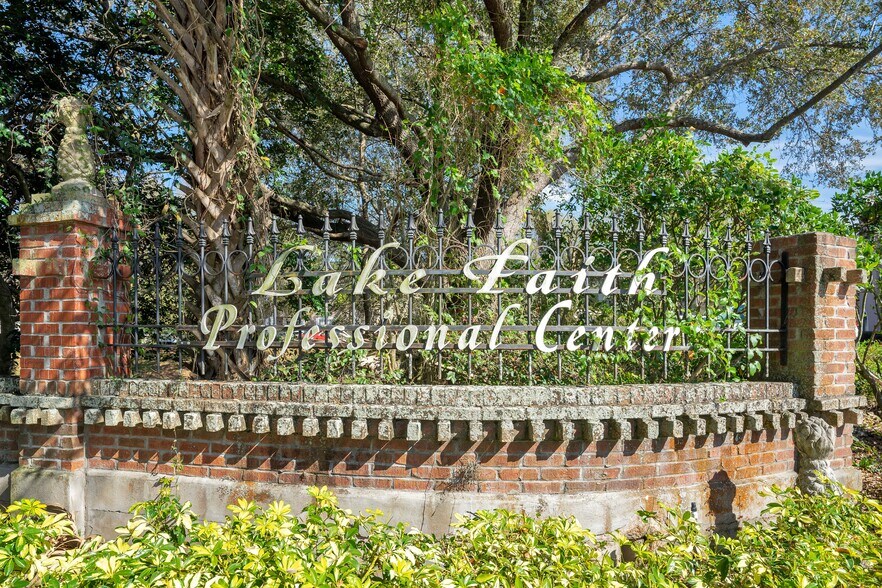 More Photos Of 260 Lookout Pl, Maitland Medical For Sale